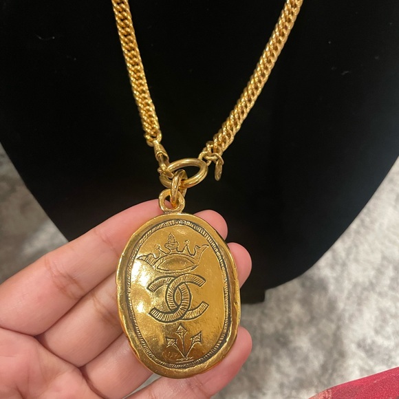 Vintage Chanel 24 KT Gold Plated Royal Crown CC Long Necklace - Picture 2 of 7